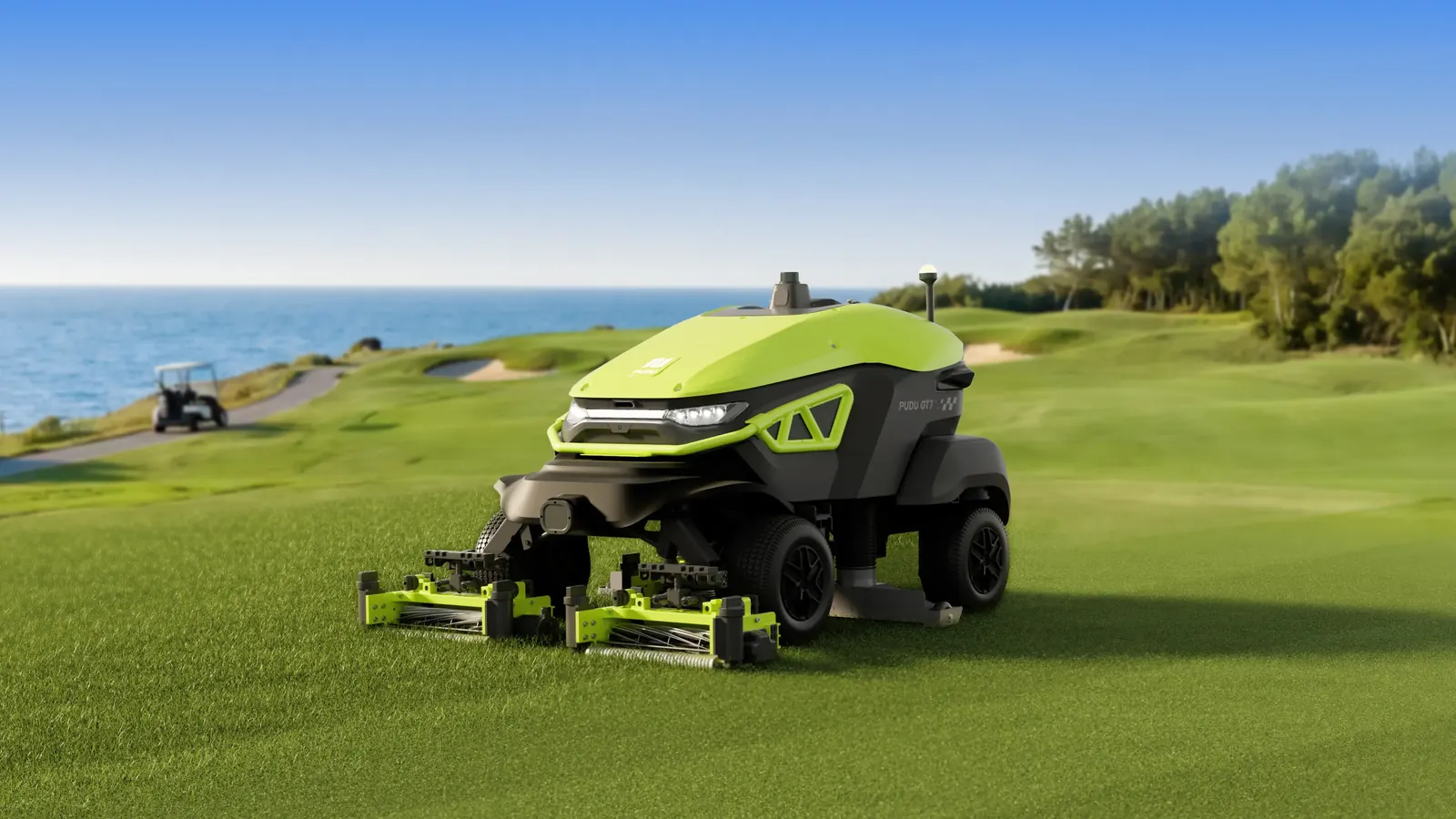 Robot cortacésped de cilindros PUDU GT7 segando un campo con vistas al mar